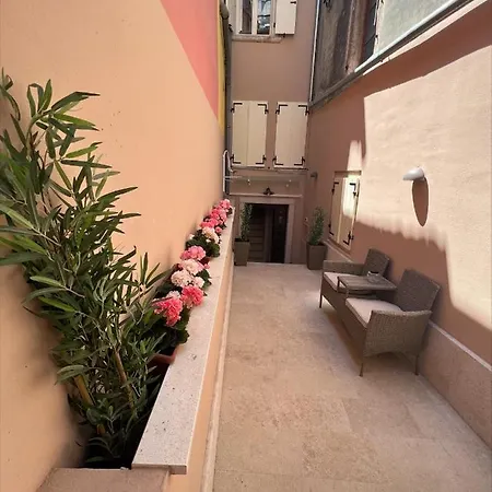 Seaview! 3-apartments In Old Town!