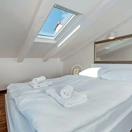 Seaview! 3-apartments In Old Town! Rovinj