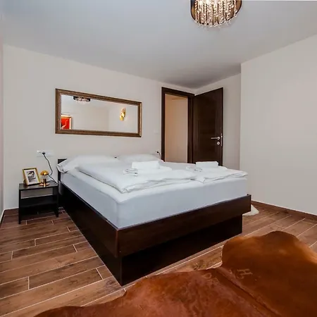 Nea Seaview 3-apartments! * Ровинь