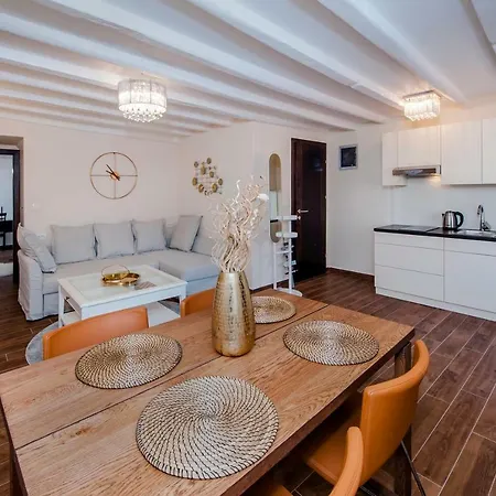 Nea Seaview 3-apartments! Апартаменты Ровинь