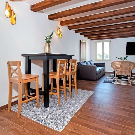 アパート Nea Seaview 3-apartments! ロヴィニ