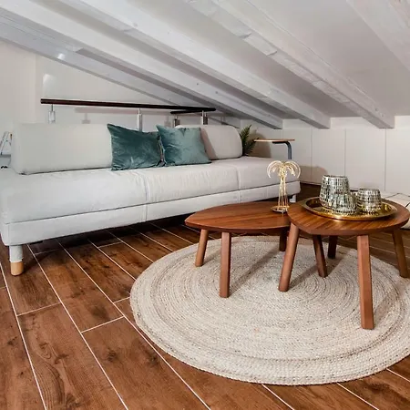 Nea Seaview 3-apartments! アパート