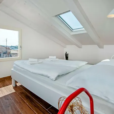 アパート Nea Seaview 3-apartments! ロヴィニ