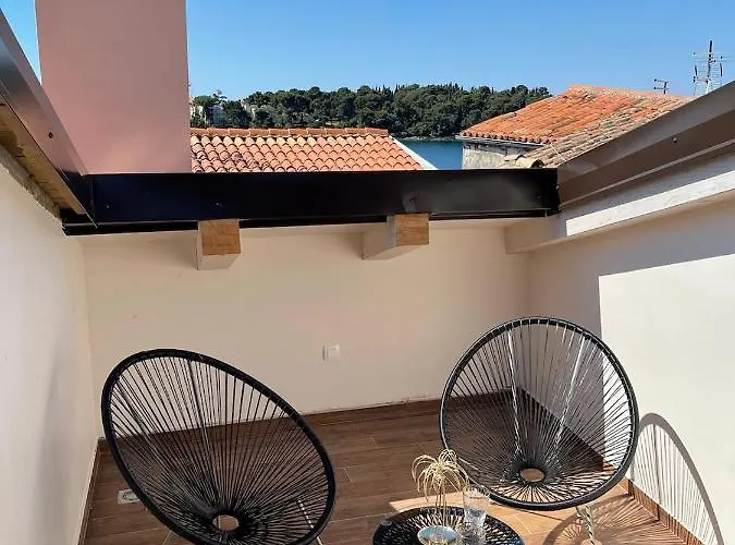 Villa Seaview! 3-Apartments In Old Town! *