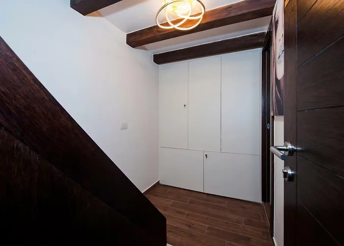 Villa Seaview! 3-Apartments In Old Town! * 로비니