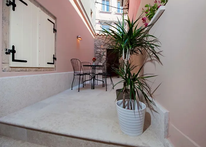 Nea Seaview 3-apartments! Ρόβινι