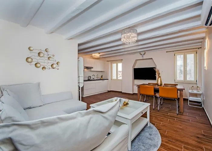 아파트 Villa Seaview! 3-Apartments In Old Town!