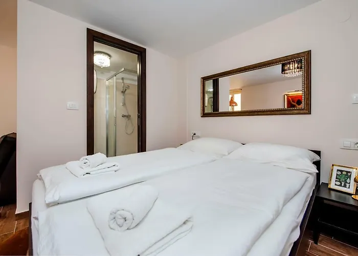 Seaview! 3-apartments In Old Town! * Rovinj
