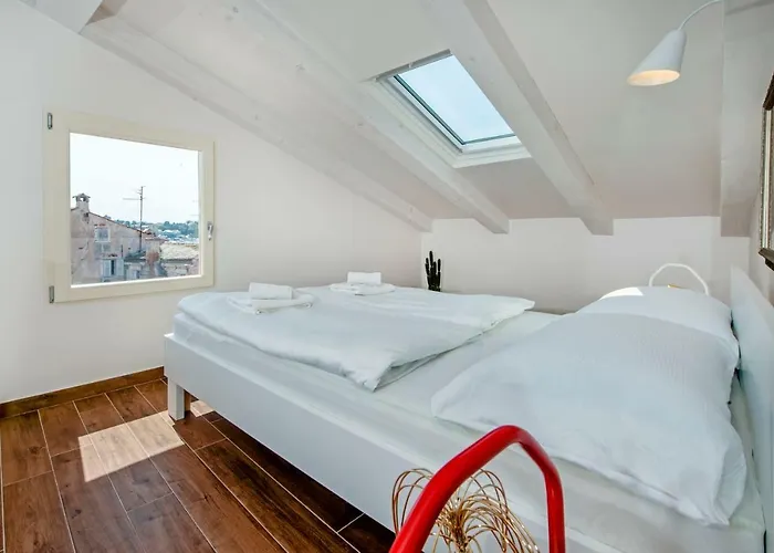 아파트 Villa Seaview! 3-Apartments In Old Town! 로비니