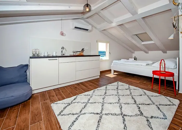 아파트 Villa Seaview! 3-Apartments In Old Town!