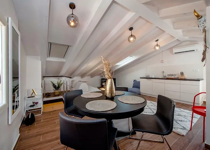Seaview! 3-apartments In Old Town!