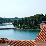Seaview! 3-apartments In Old Town!