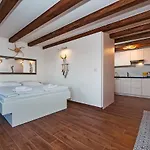 Seaview! 3-apartments In Old Town!