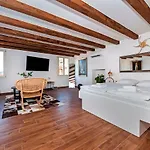 Seaview! 3-apartments In Old Town! *