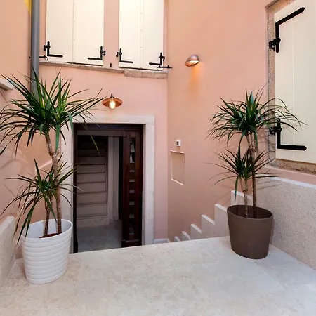 Apartman Seaview! 3-apartments In Old Town!