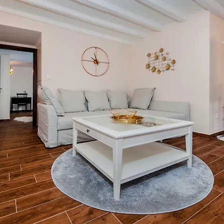 Seaview! 3-apartments In Old Town! Apartman