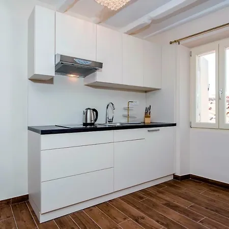Seaview! 3-apartments In Old Town! Apartman