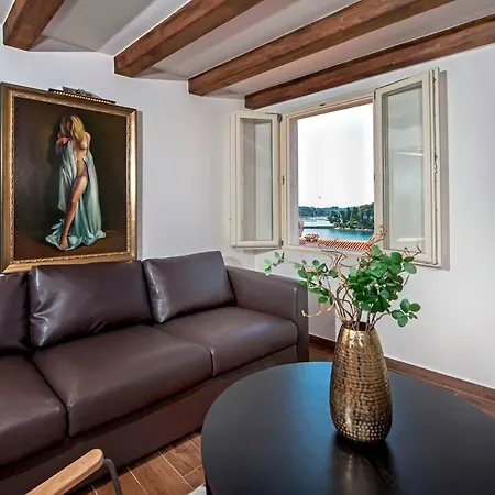Seaview! 3-apartments In Old Town! *