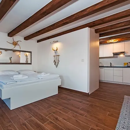 Seaview! 3-apartments In Old Town!