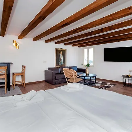 Seaview! 3-apartments In Old Town! Apartman
