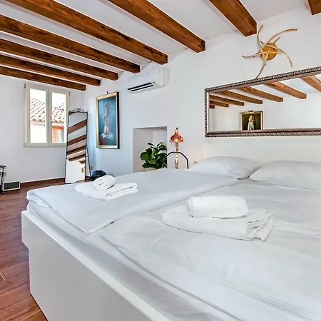 Seaview! 3-apartments In Old Town! Apartman *