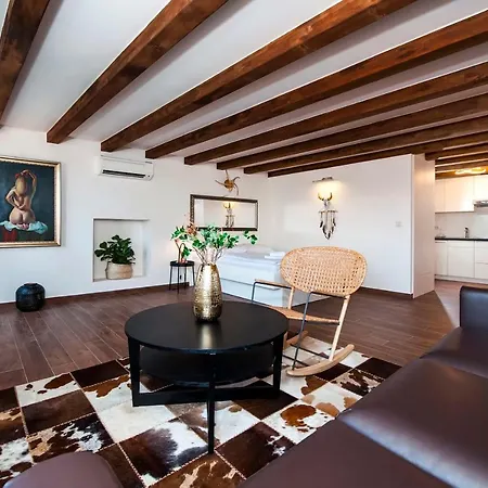 Seaview! 3-apartments In Old Town!