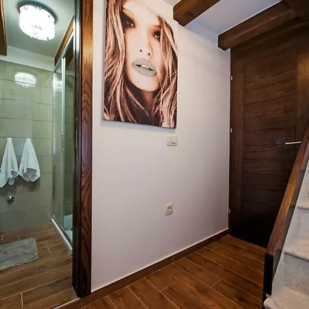 Seaview! 3-apartments In Old Town!