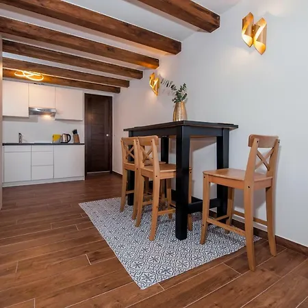 Seaview! 3-apartments In Old Town! 아파트 로비니