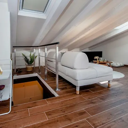 Seaview! 3-apartments In Old Town!