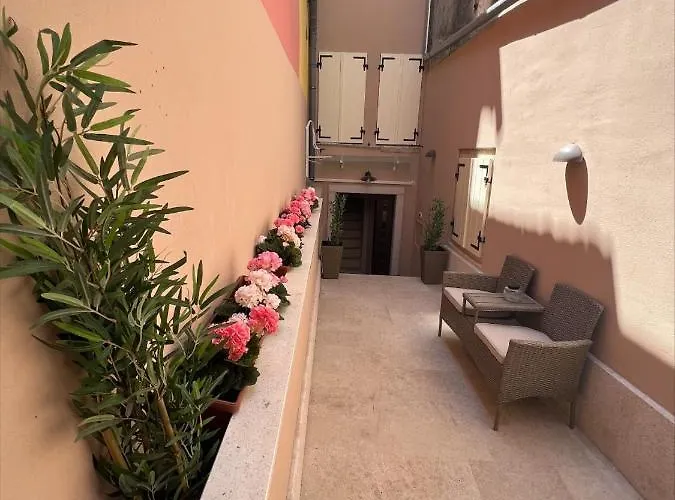 Seaview! 3-apartments In Old Town!