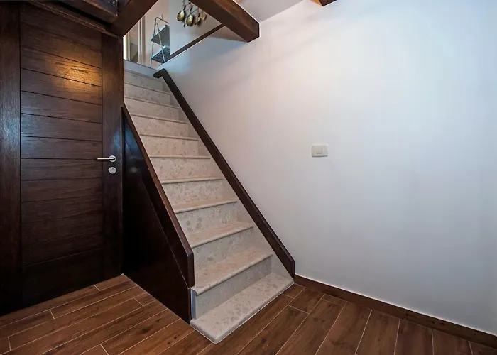 Seaview! 3-apartments In Old Town! 아파트 로비니