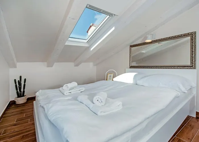 Seaview! 3-apartments In Old Town! 로비니