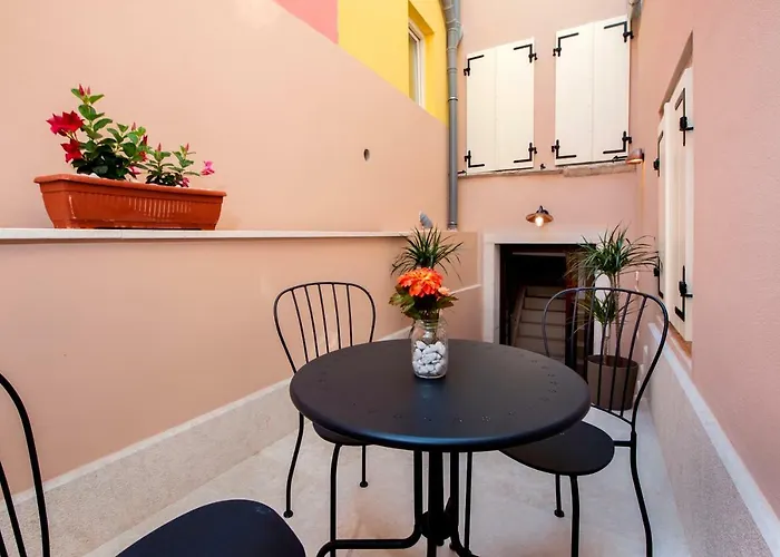 Seaview! 3-apartments In Old Town! * 로비니