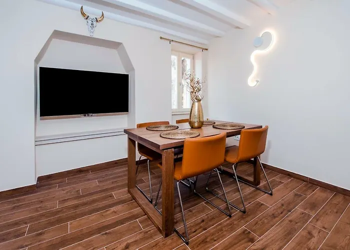 Seaview! 3-apartments In Old Town! * 로비니