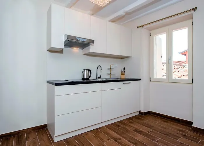 Seaview! 3-apartments In Old Town! 아파트