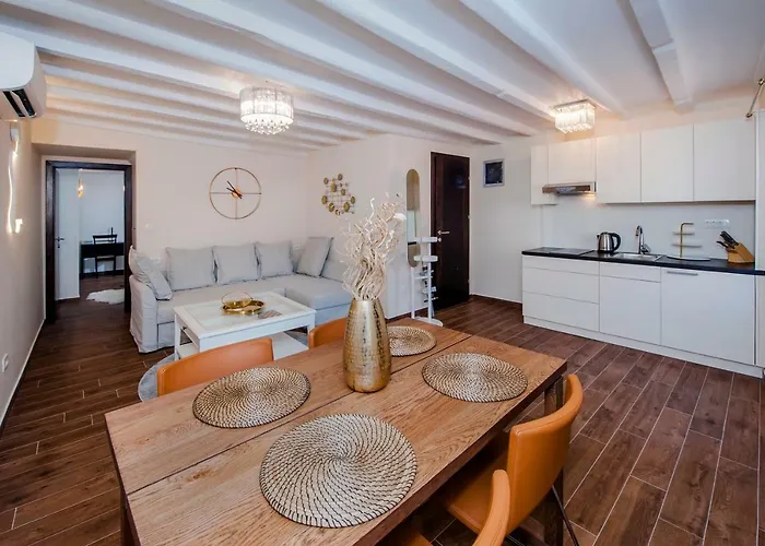 Seaview! 3-apartments In Old Town! 아파트 로비니