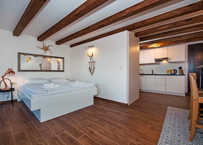 Seaview! 3-apartments In Old Town!