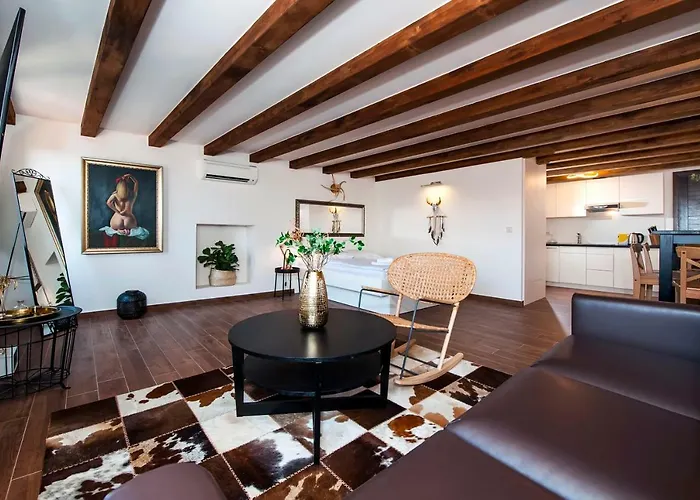 Seaview! 3-apartments In Old Town!