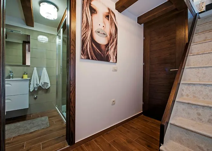 Seaview! 3-apartments In Old Town!