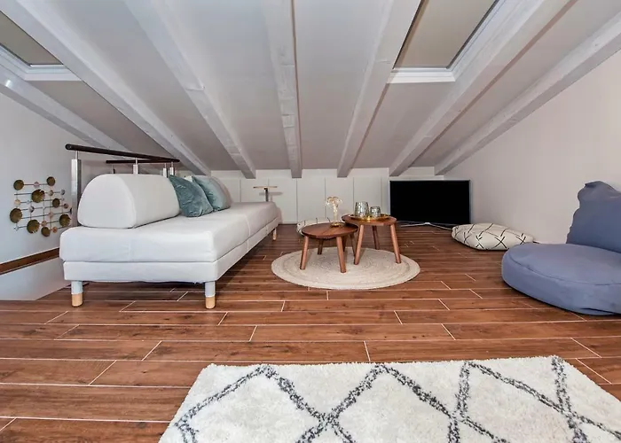 Seaview! 3-apartments In Old Town! 아파트 로비니