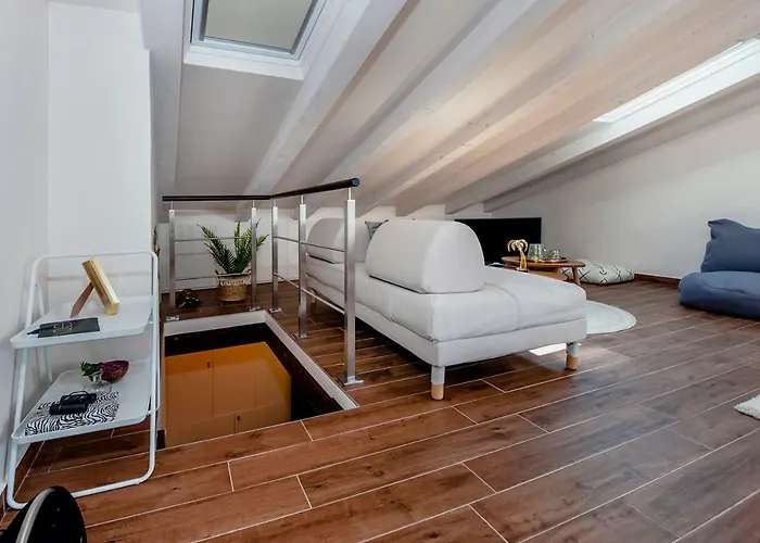 Seaview! 3-apartments In Old Town!